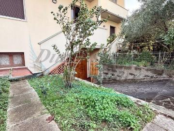 Villetta bifamiliare in vendita di 110 m² in Via C. Pascarella