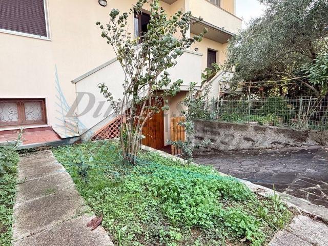 Villetta bifamiliare in vendita di 110 m² in Via C. Pascarella