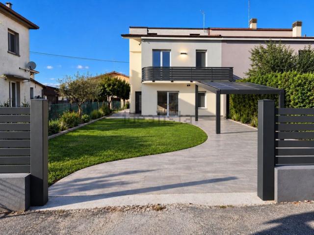 Villetta bifamiliare in vendita di 110 m² in Via Capitelbello, 66