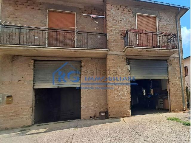 Villetta bifamiliare in vendita di 110 m² in Via Cesare Battisti