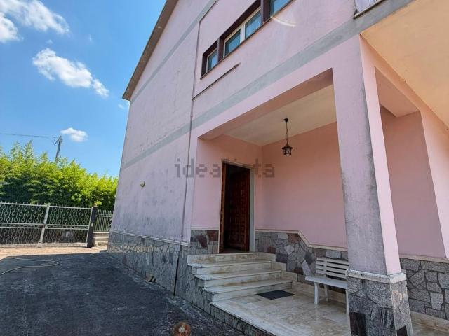 Villetta bifamiliare in vendita di 110 m² in Via degli Abeti