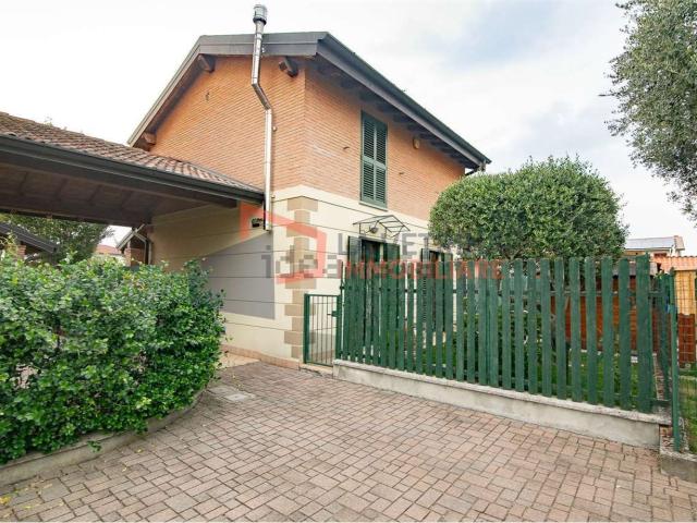 Villetta bifamiliare in vendita di 110 m² in Via della Chiesa, 2