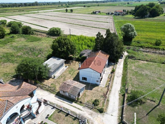 Villetta bifamiliare in vendita di 110 m² in Via della Liberazione, 26