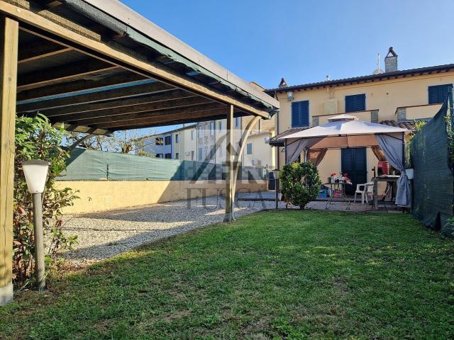 Villetta bifamiliare in vendita di 110 m² in Via della Santissima Annunziata
