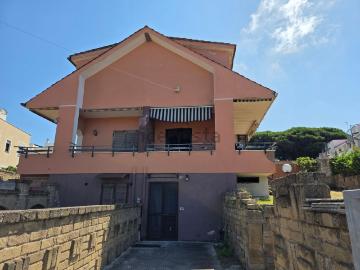 Villetta bifamiliare in vendita di 110 m² in Via delle Perle, 10