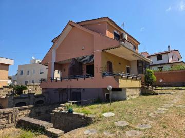 Piazza Santa Maria Regina - Giardino, Terrazzo