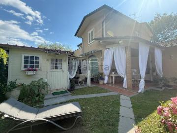 Villetta bifamiliare in vendita di 110 m² in Via di Porta