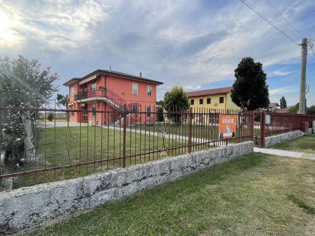 Villetta bifamiliare in vendita di 110 m² in Via Ferraria