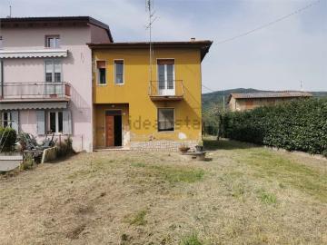 Villetta bifamiliare in vendita di 110 m² in Via Firenze