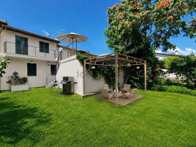 Villetta bifamiliare in vendita di 110 m² in Via Fivizzano