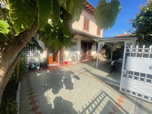 Villetta bifamiliare in vendita di 110 m² in Via Francesco Carrara