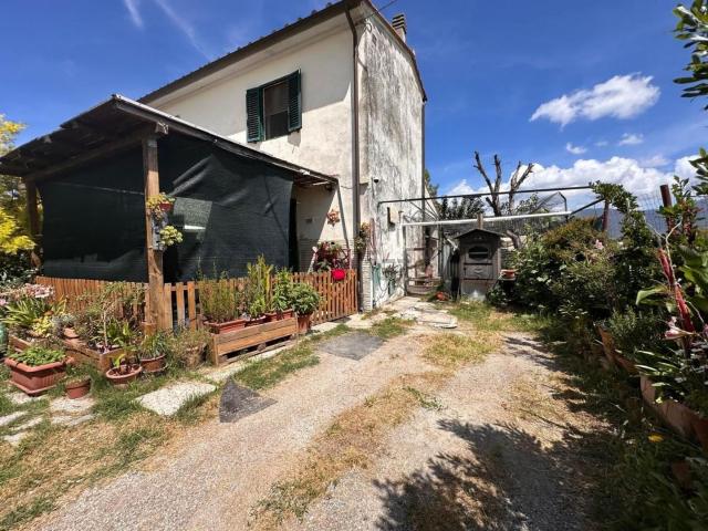 Villetta bifamiliare in vendita di 110 m² in Via Giulio Guelfi