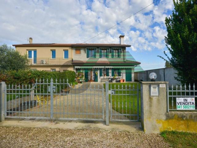 Villetta bifamiliare in vendita di 110 m² in Via Santa Margherita