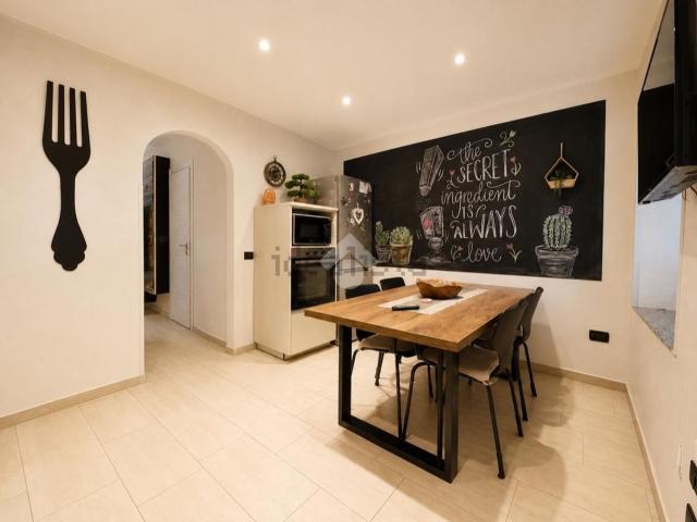 Villetta bifamiliare in vendita di 110 m² in Via Sis, 92