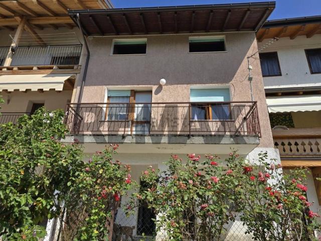Villetta bifamiliare in vendita di 110 m² in Via Gobbi, 10