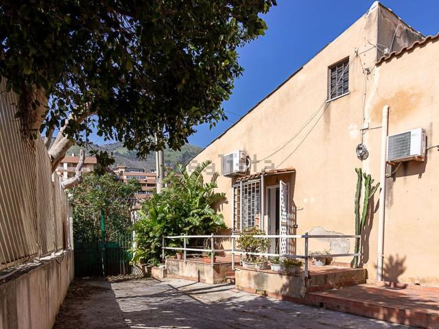 Villetta bifamiliare in vendita di 111 m² in Via Rosario Nicoletti, 20