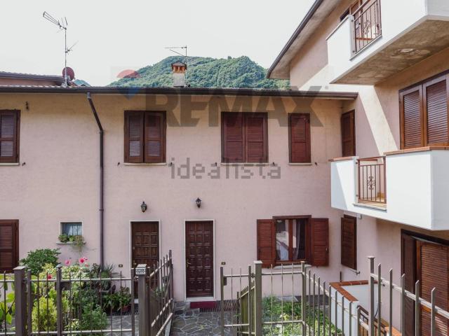 Villetta bifamiliare in vendita di 112 m² in Via X Giornate, 151