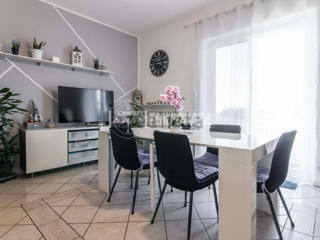 Villetta bifamiliare in vendita di 112 m² in Via G. Rossini, 38