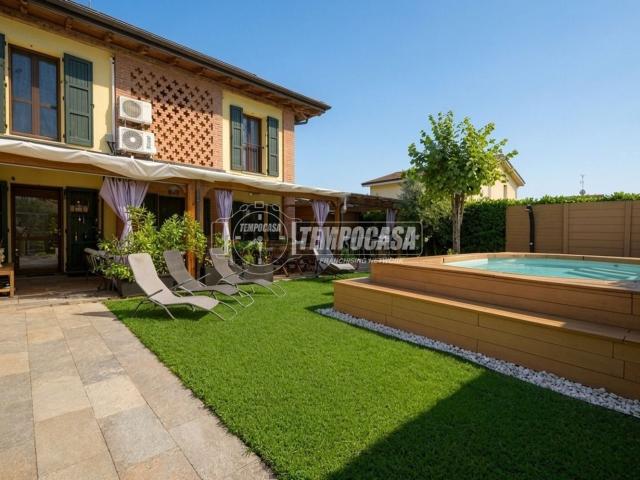 Villetta a schiera in vendita di 112 m² in Via Galliera Nord