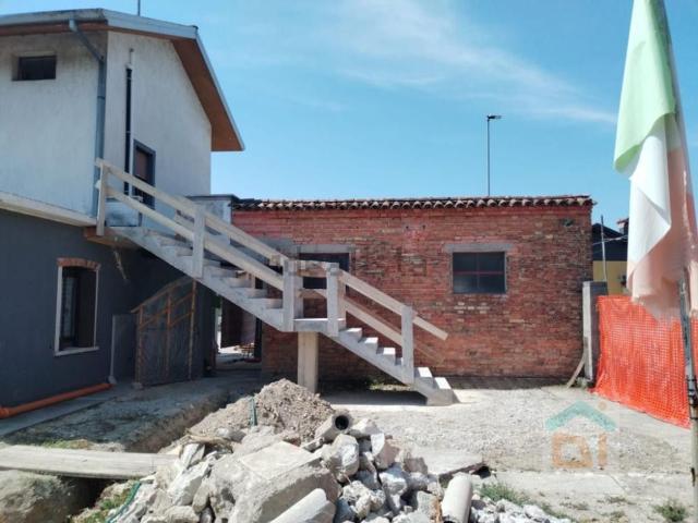 Villetta bifamiliare in vendita di 112 m² in Via Palmanova, 6