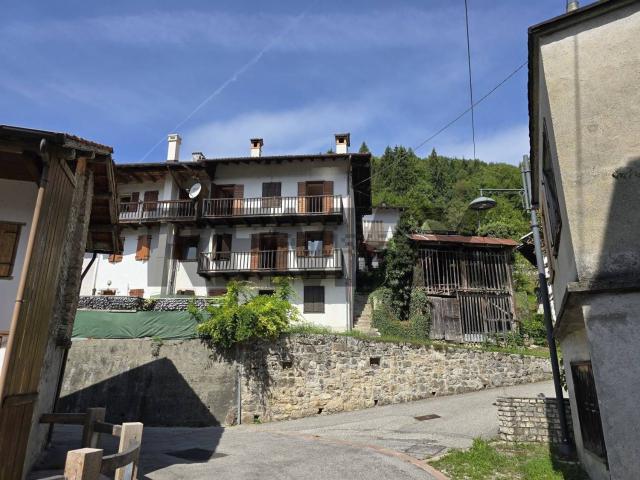 Villetta bifamiliare in vendita di 117 m² in Località Servo, 142