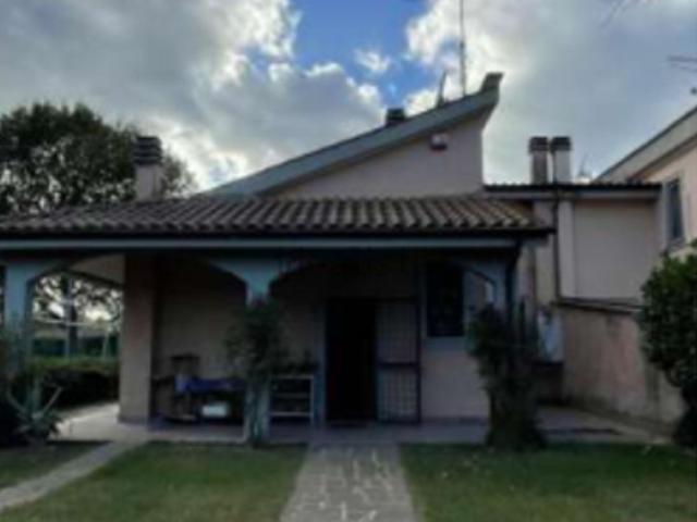 Villetta bifamiliare in vendita di 117 m² in Via delle Robinie, 2