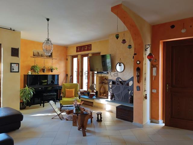 Villetta bifamiliare in vendita di 117 m² in Via Franco Alfano