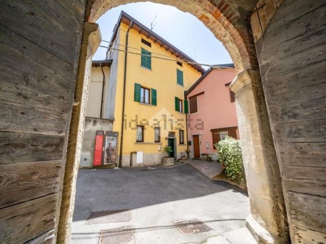 Villetta bifamiliare in vendita di 117 m² in Via Orientale ai Monti, 6