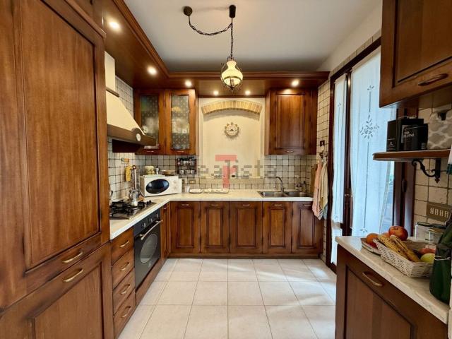 Villetta bifamiliare in vendita di 117 m² in Via Canonica