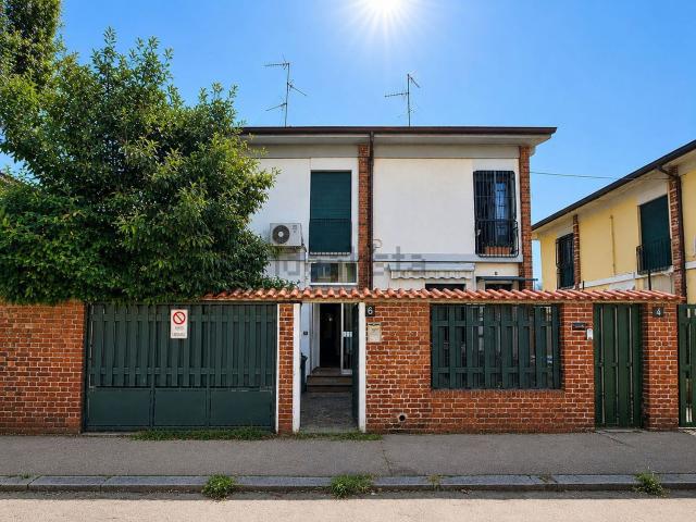 Villetta bifamiliare in vendita di 114 m² in Via Domaso, 6