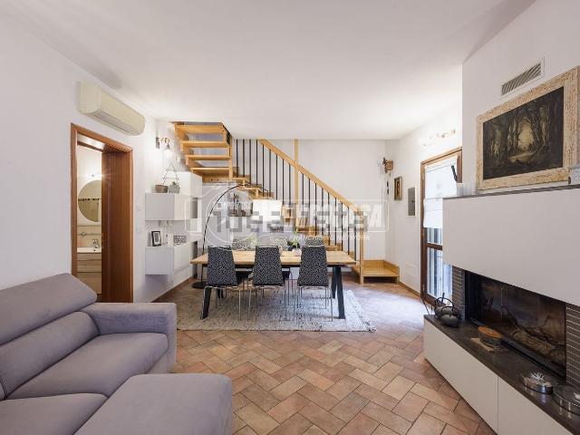 Villetta bifamiliare in vendita di 114 m² in Via Roma