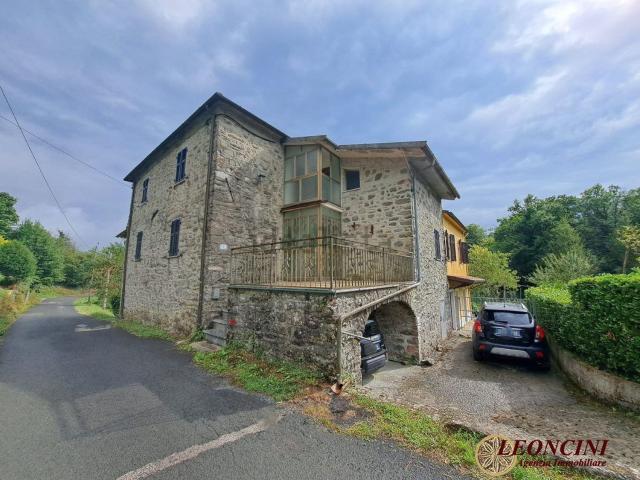 Villetta bifamiliare in vendita di 115 m² in Via Tresana, 86