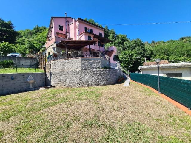 Villetta bifamiliare in vendita di 115 m² in Via val VI zona