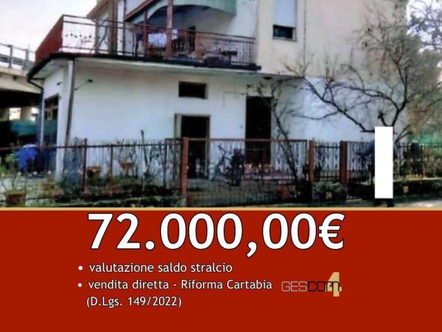 Villetta bifamiliare in vendita di 115 m² in Via C Colombo