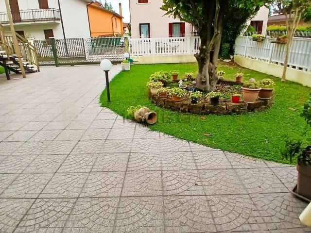 Villetta bifamiliare in vendita di 115 m² in Via Castellana, 163