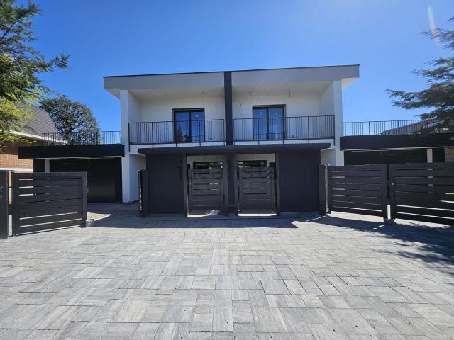 Villetta bifamiliare in vendita di 115 m² in Via Monte Generoso