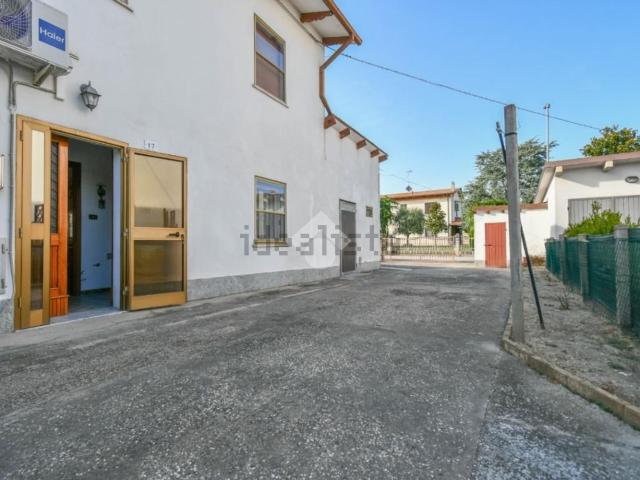 Villetta bifamiliare in vendita di 115 m² in Via Russia, 17