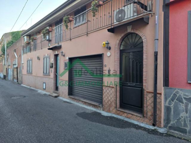 Villetta bifamiliare in vendita di 115 m² in Via Stazzone
