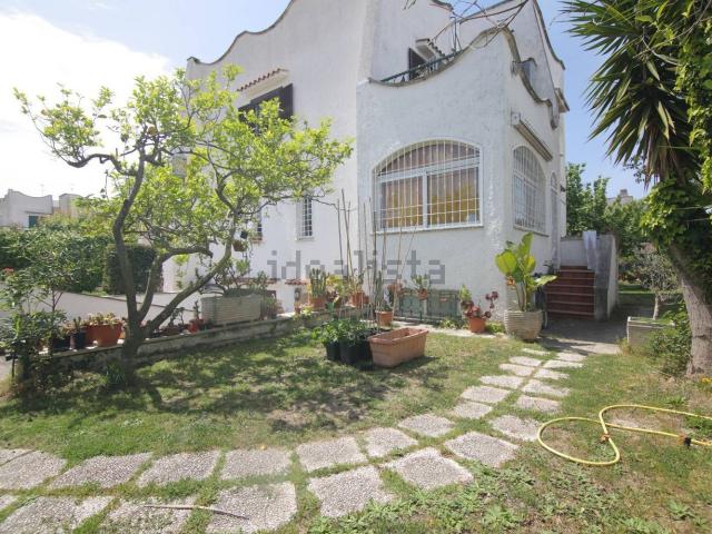 Villetta bifamiliare in vendita di 116 m² in Via dei Lecci, 99