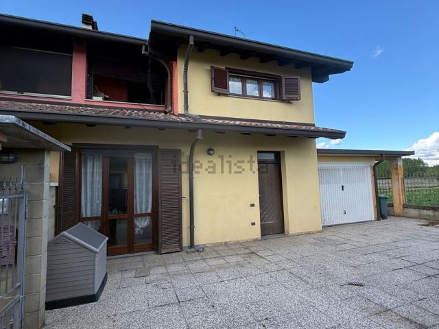 Villetta bifamiliare in vendita di 116 m² in Via Gambolò