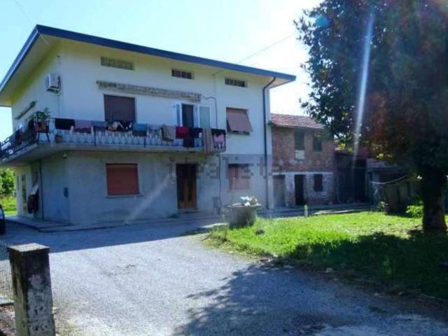 Villetta bifamiliare in vendita di 116 m² in Via I Maggio, 10