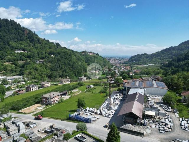 Villetta bifamiliare in vendita di 116 m² in Via Montebracco