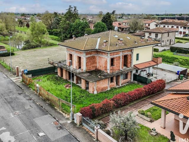 Villetta bifamiliare in vendita di 116 m² in Via Sandro Pertini, 1