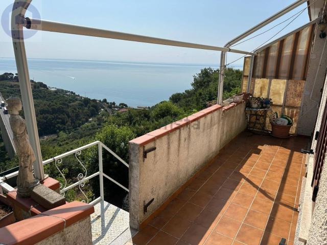 Villetta bifamiliare in vendita di 118 m² in Via Terre Bianche, 116
