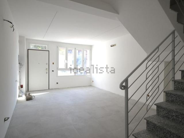 Villetta bifamiliare in vendita di 118 m² in Via Edmondo de Amicis, 1