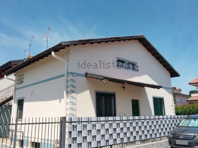 Villetta bifamiliare in vendita di 118 m² in Via Lucania, 2