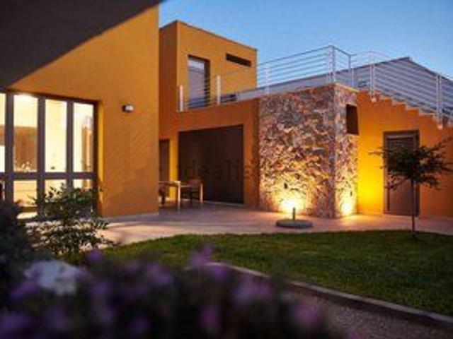Villetta bifamiliare in vendita di 118 m² in Via L.Cadorna