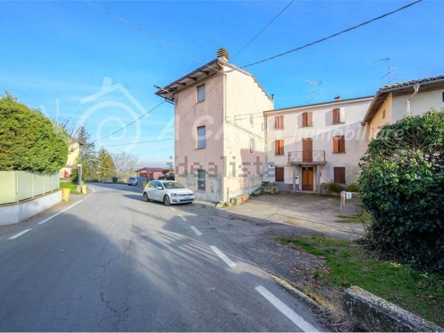 Villetta bifamiliare in vendita di 119 m² in Strada di Arola, 15