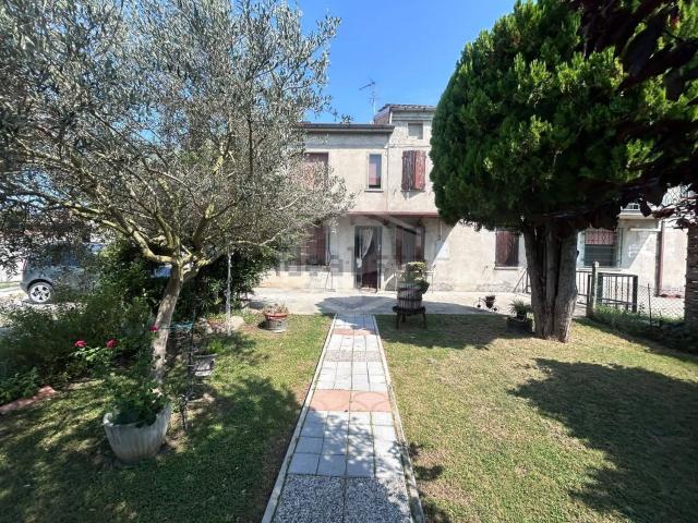 Villetta bifamiliare in vendita di 119 m² in Via Idris Faccini