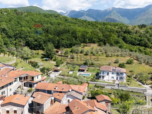 Villetta bifamiliare in vendita di 119 m² in Via Nezzana